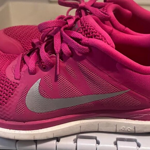 Nike Pink free runs 4.0 v3 - Picture 2 of 2